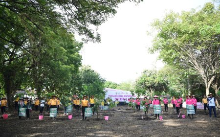 Polres Gresik dan Bhayangkari Jaga Alam Lewat Penanaman Pohon